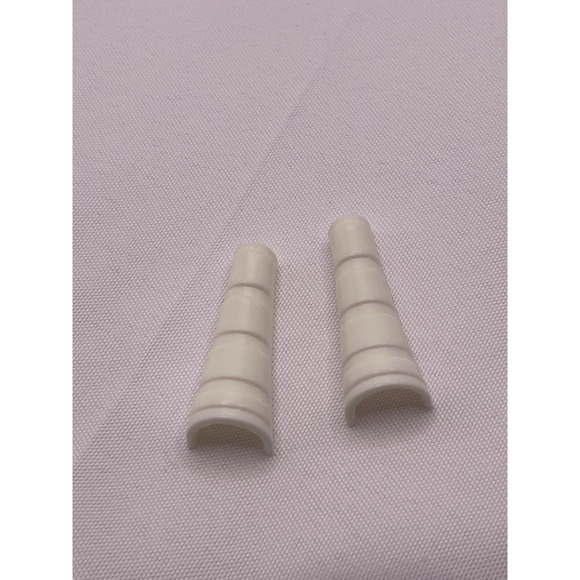 BARBIE SHIN GUARDS SOCCER FIFA WOMENS WORLD CUP 1999 WHITE PLASTIC DOLL CLOTHES - Picture 1 of 2